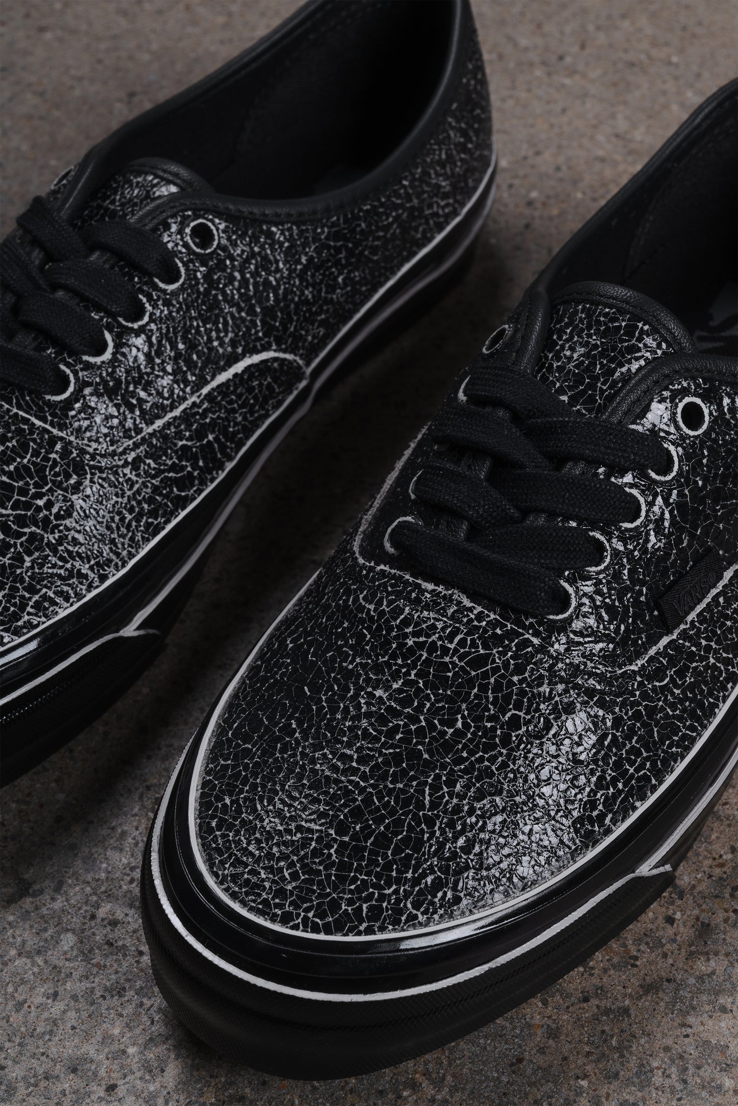 AUTHENTIC 44 LX OVERPAINT BLACK