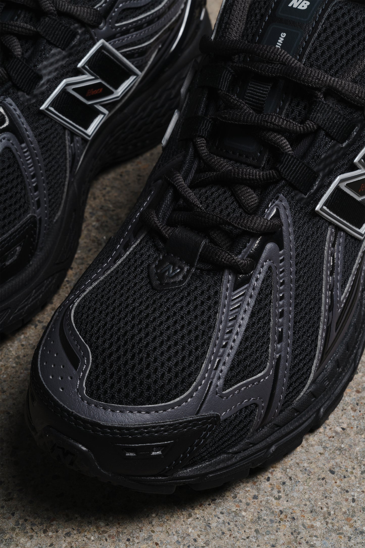 NEW BALANCE 1906R BLACK HOT TOMATO