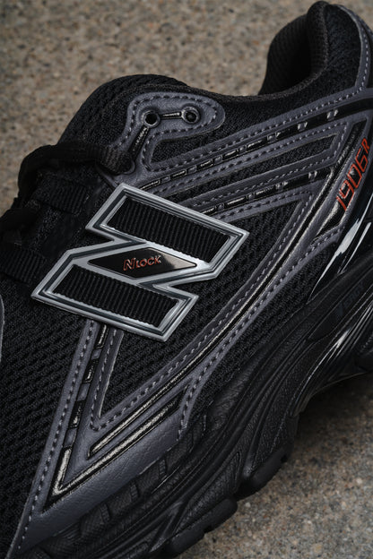 NEW BALANCE 1906R BLACK HOT TOMATO