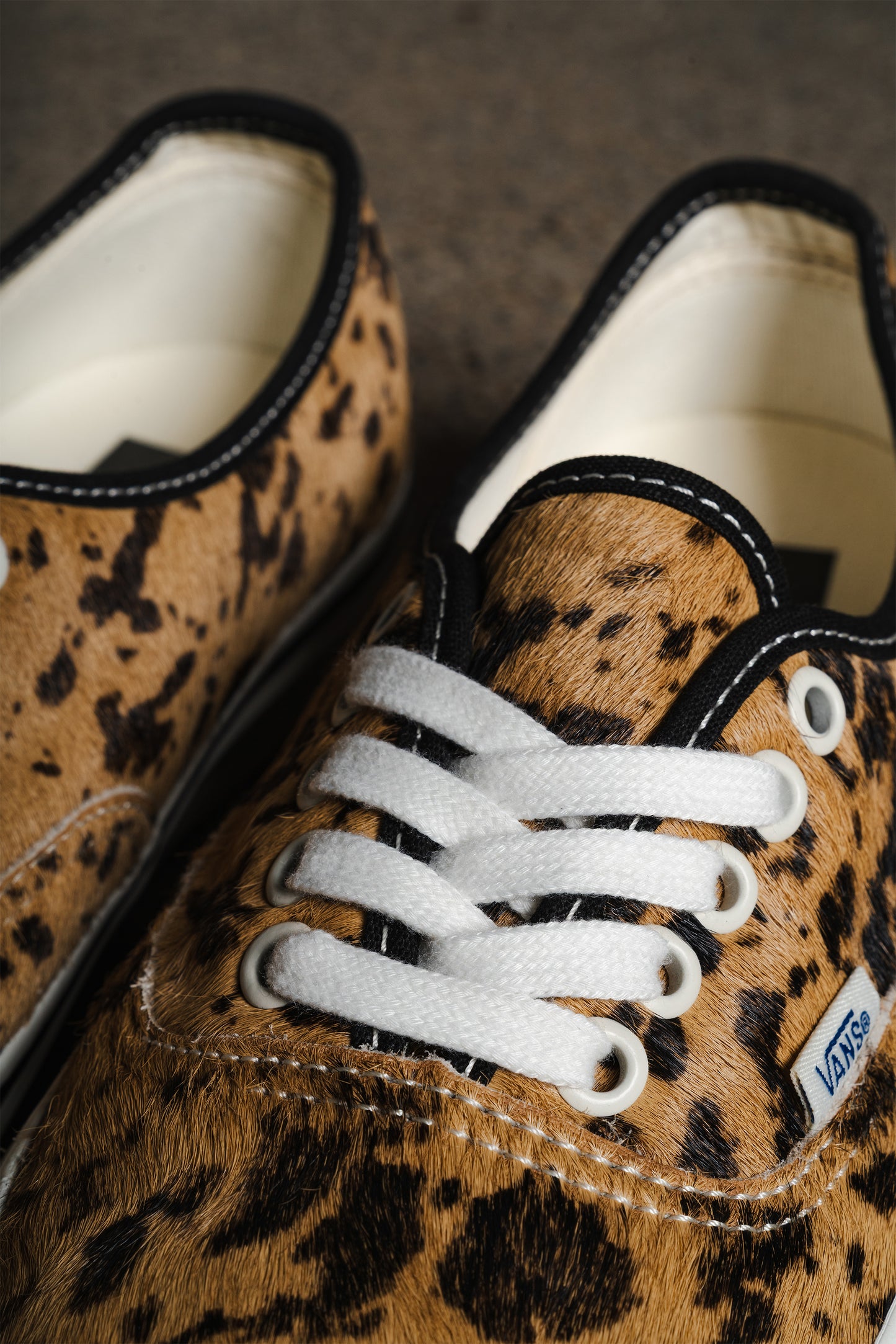 AUTHENTIC 44 LX COW MARSHMALLOW