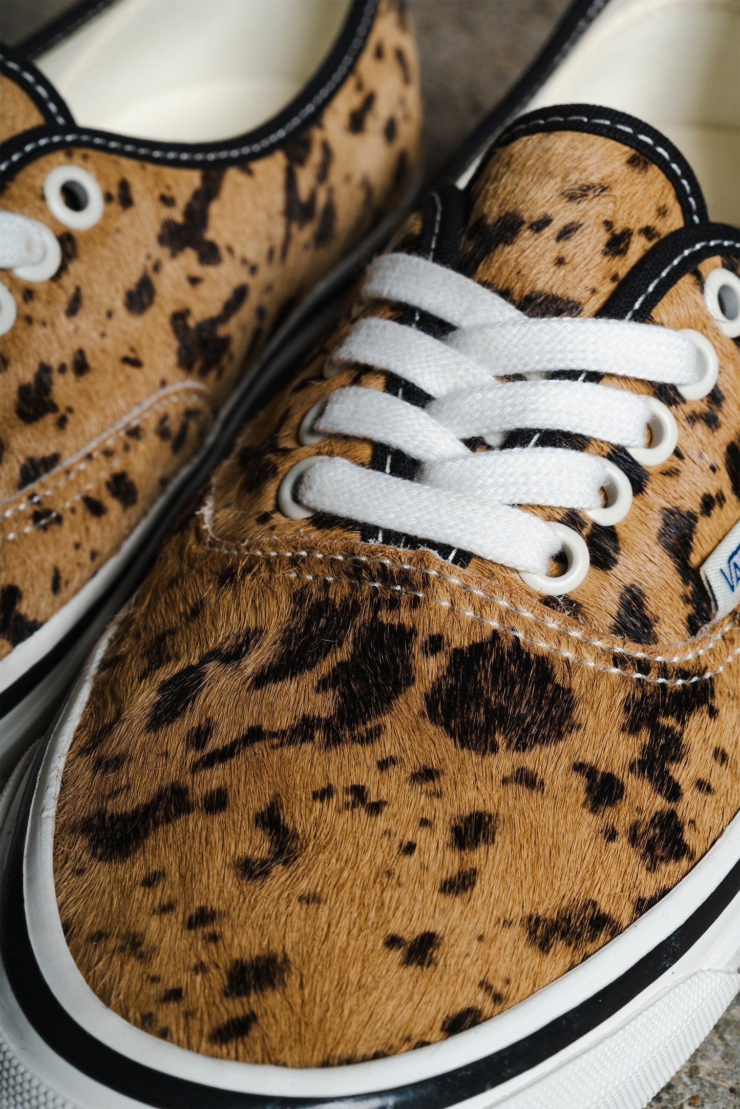 AUTHENTIC 44 LX COW MARSHMALLOW